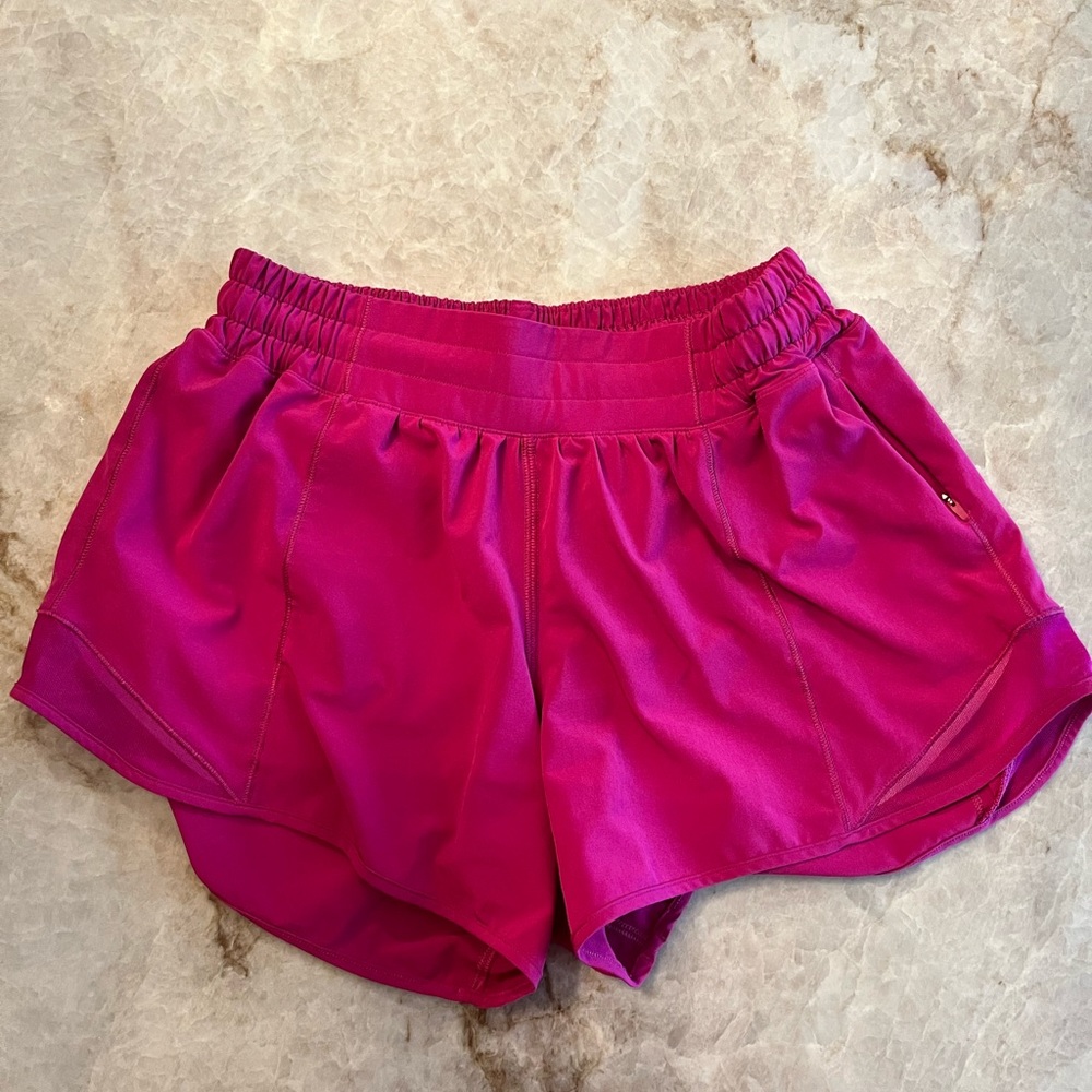 Lululemon lined hottie hot low-rise magenta shorts 4 inch size 6